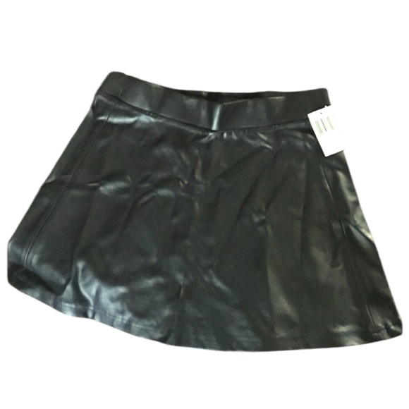 Black Celebrity Pink faux leather skirt - Picture 1 of 3